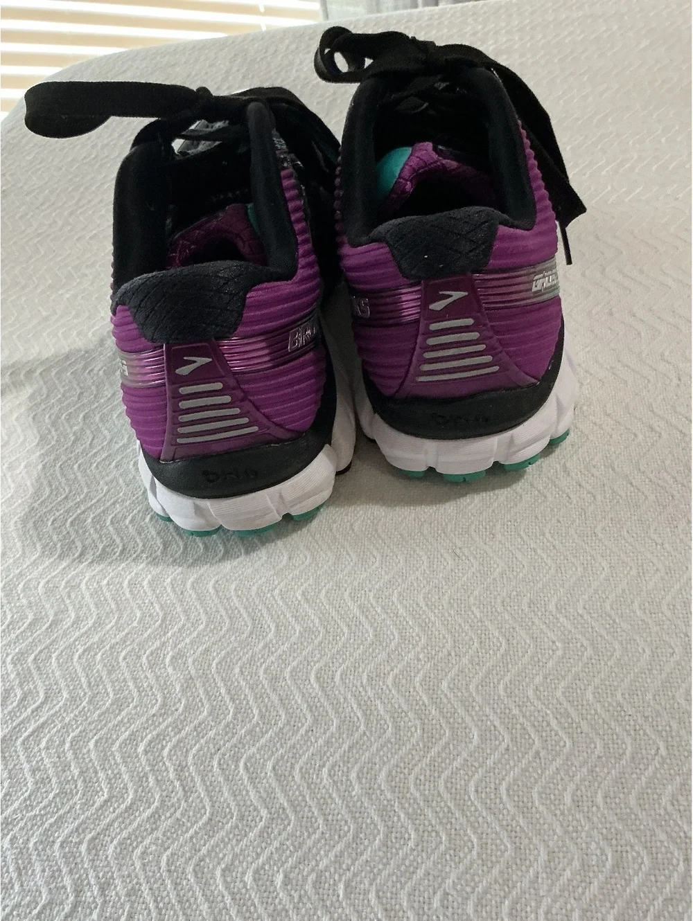 Brooks Ghost 13 women's Running Sneakers Size 9